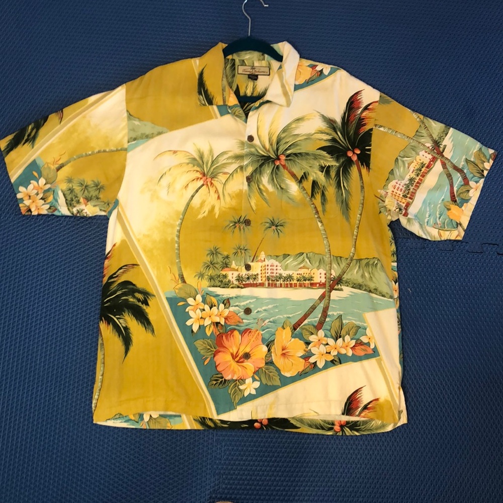 Tommy Bahama casual button down shirt M